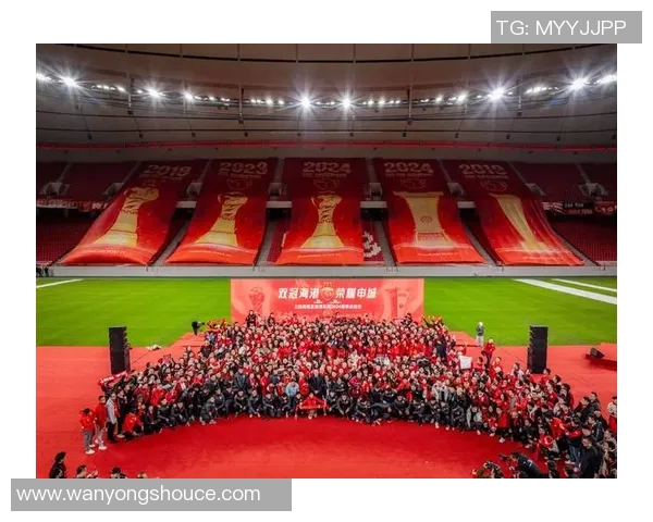 上海足球队逆袭之路总决赛特别报道展现拼搏精神与团队力量 上海足球队逆袭之路总决赛特别报道展现拼搏精神与团队力量