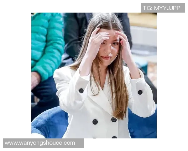 西班牙足球明星太太们的魅力瞬间与时尚风采大揭秘 西班牙足球明星太太们的魅力瞬间与时尚风采大揭秘