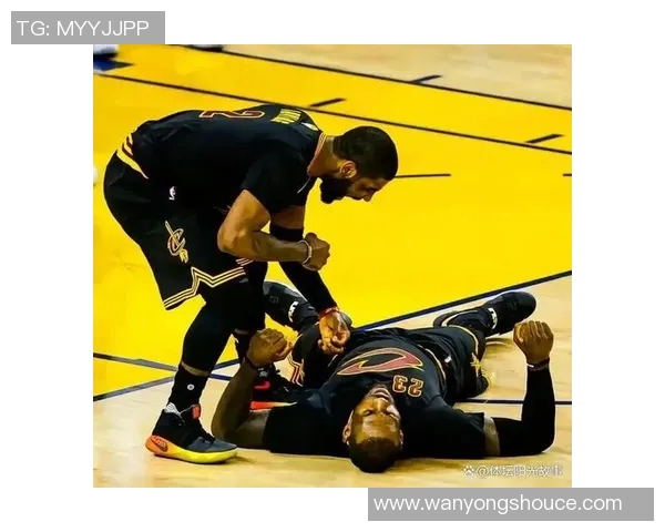 足球明星追逐篮球明星的情感故事与运动场上的友谊碰撞 足球明星追逐篮球明星的情感故事与运动场上的友谊碰撞